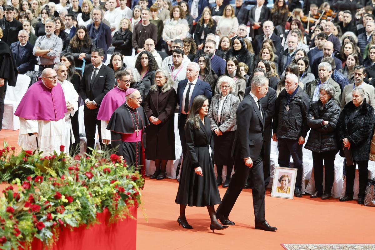 El Rey Felipe VI y la Reina Letizia, durante la misa funeral.