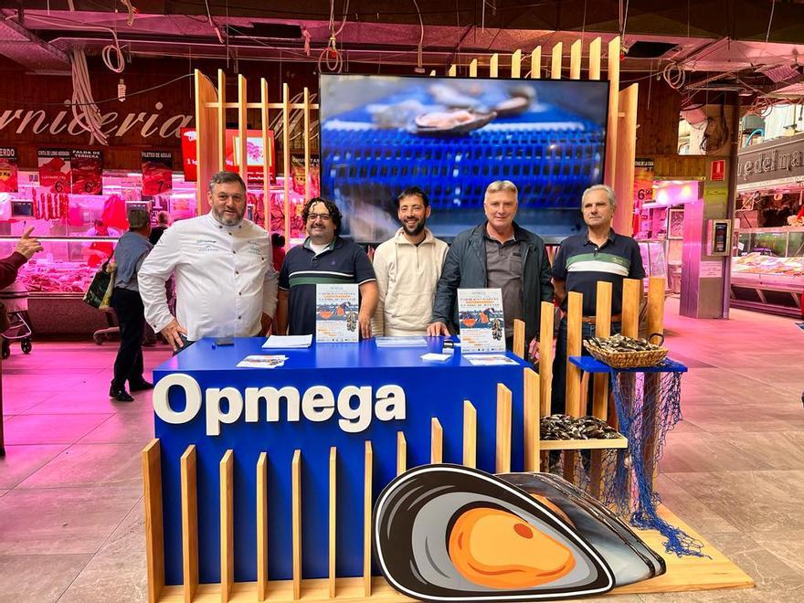 El chef Miguel Mosteiro y miembros de la directiva de Opmega.