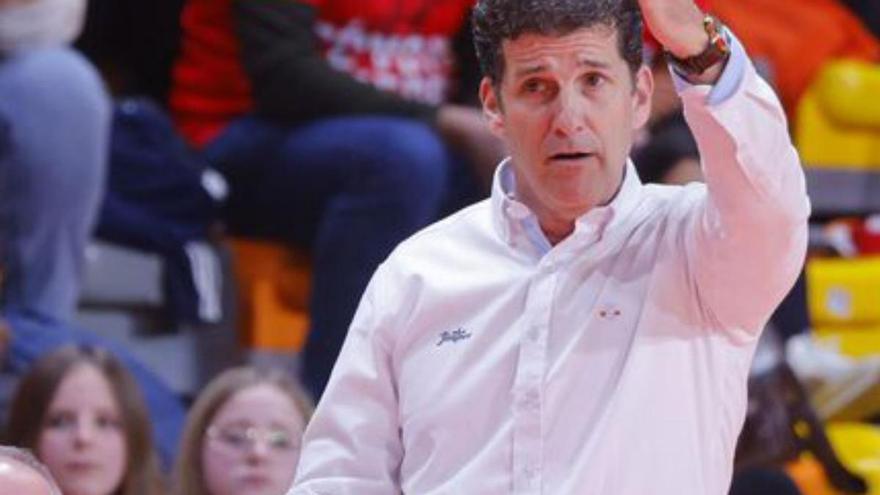 Duda, técnico del Jimbee. | IVÁN URQUÍZAR