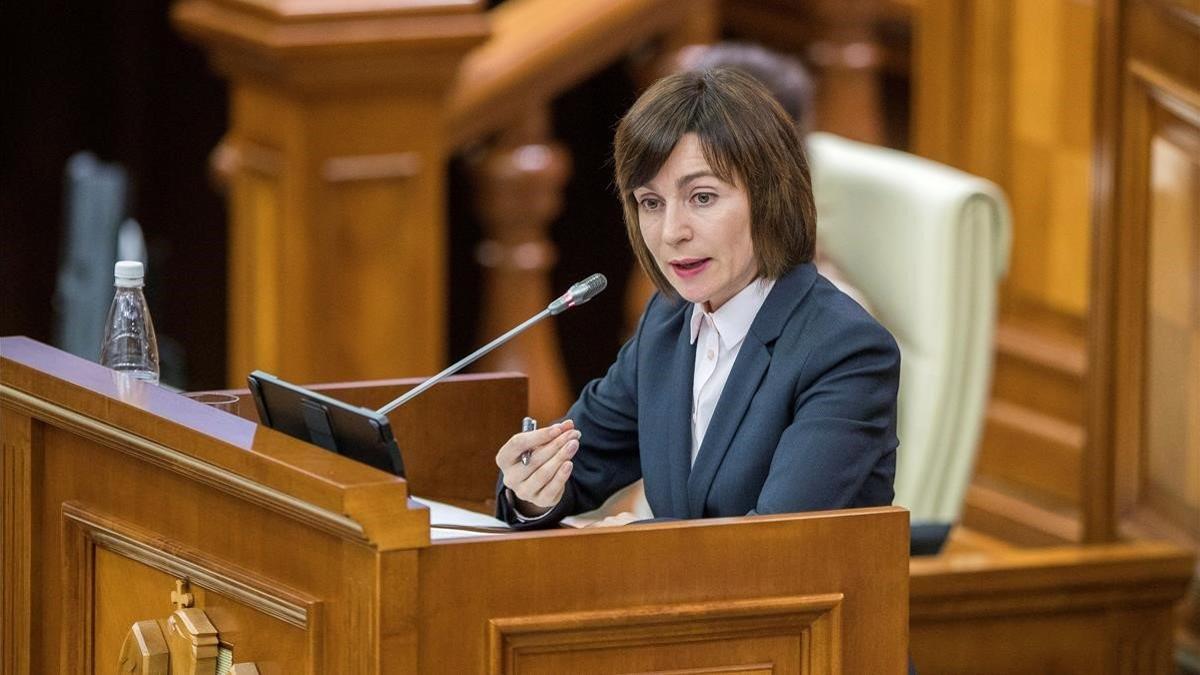 La primera ministra de Moldavia, Maia Sandu, habla en el Parlamento durante el debate de la moción de censura, este martes.