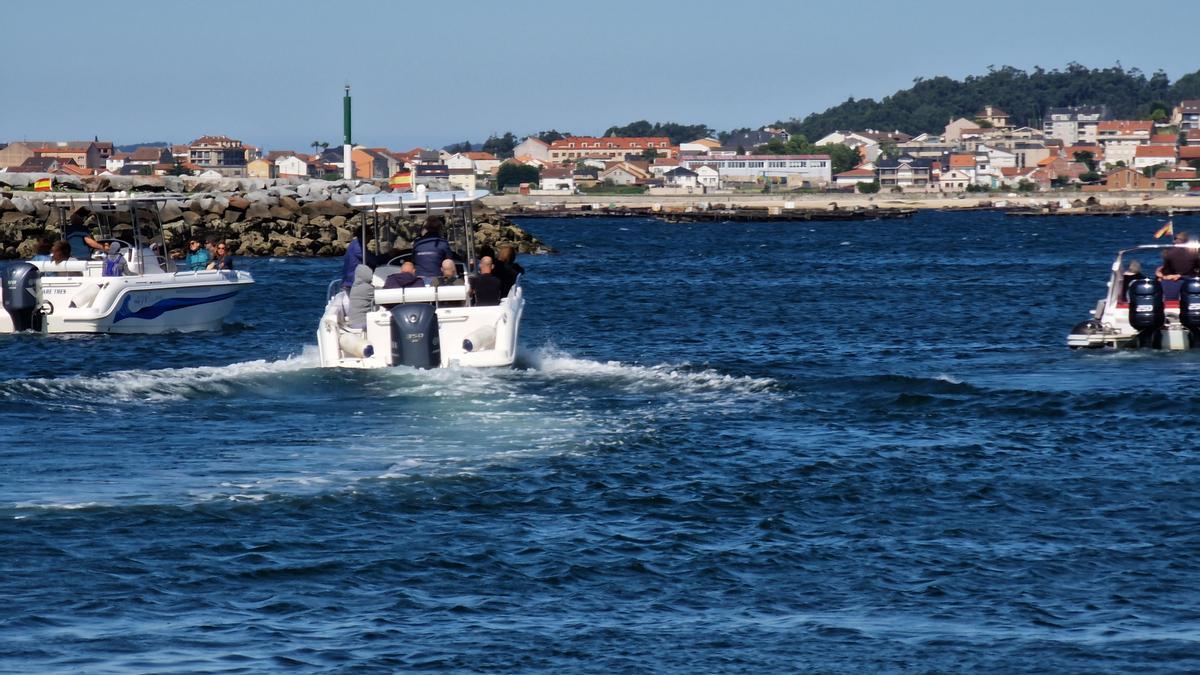 Peregrinos extranjeros que embarcaron en Vilanova para hacer la Ruta Xacobea hacia Pontecesures.