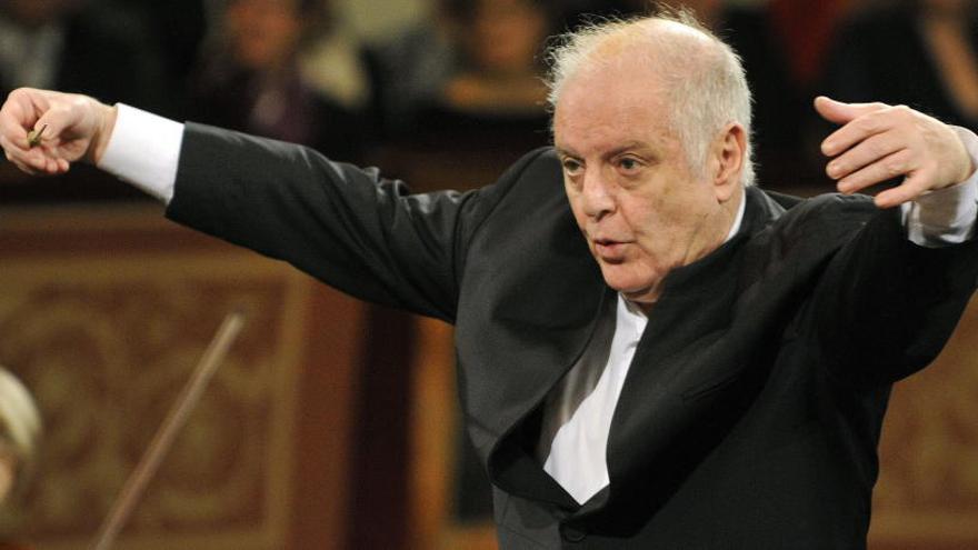 Barenboim, en un ensayo con la filarmónica de Viena.