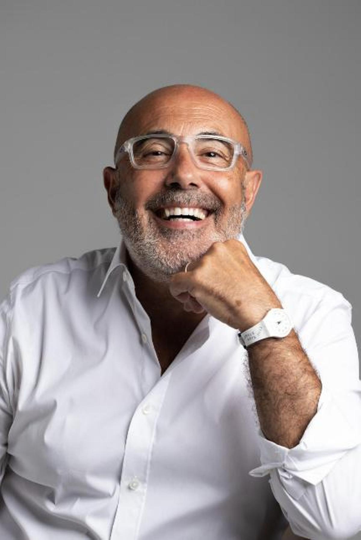 Fernando Botella convierte su nuevo libro en un proyecto solidario.