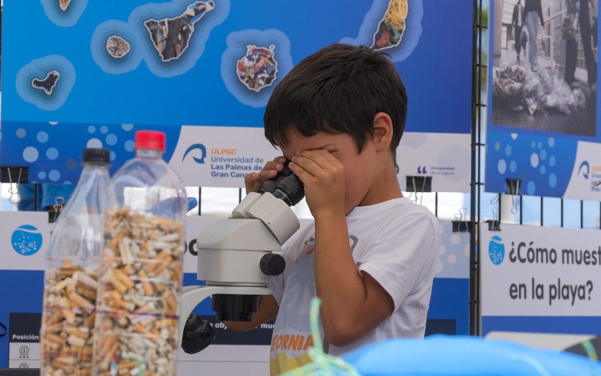 La ULPGC convierte el entorno del Poema del Mar en una gran feria científica al aire libre