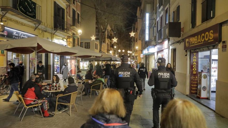 La Policía Local vigila Palma para evitar aglomeraciones en la víspera de Sant Sebastià