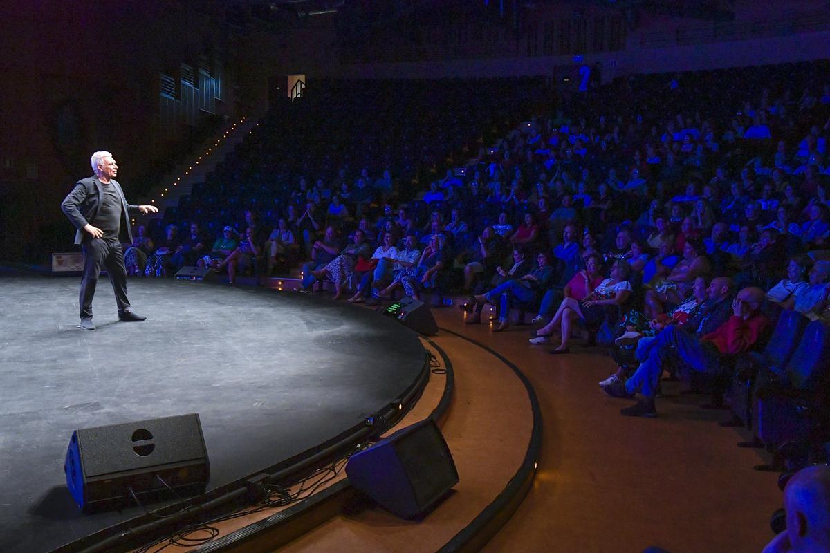 Carles Sans en la representación del espectáculo &quot;¡Por fin solo!&quot; en el Teatro Víctor Jara de Vecindario.