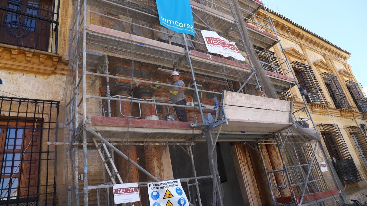 Rehabilitación, dentro del programa de ayudas de Vimcorsa, de la fachada de la plaza de Vizconde de Miranda.