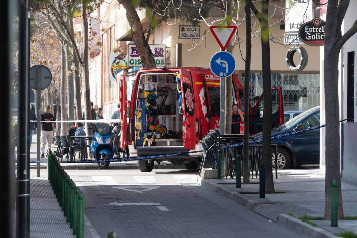 Imagen de los servicios de emergencia que han acudido al lugar del crimen.