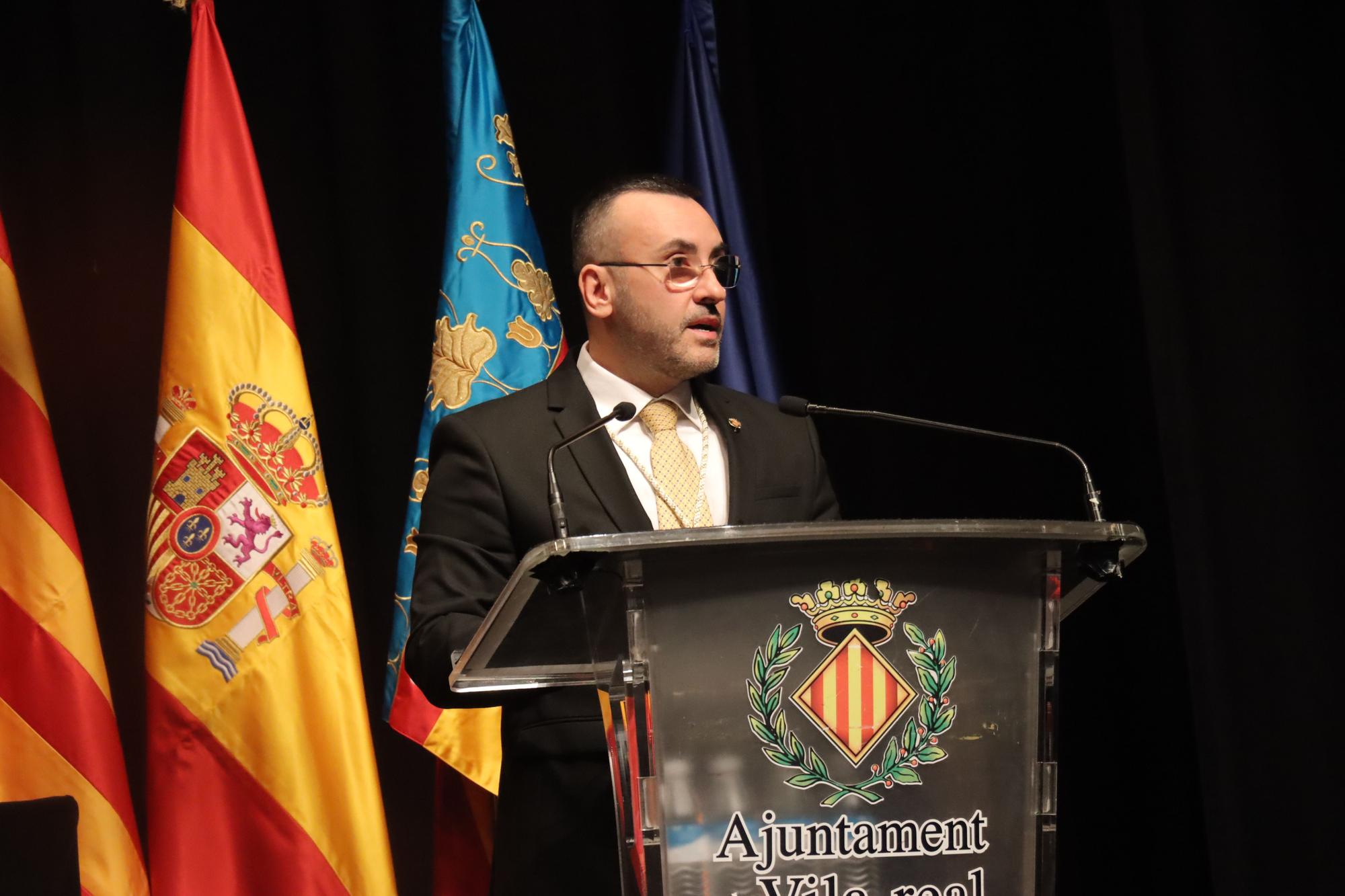 Las imágenes de la entrega de las medallas de oro de Vila-real a Porcelanosa, Carmelitas y 'Quique' y la distincion de Hijo Predilecto a Diego Dualde