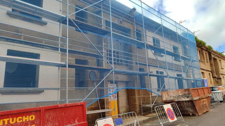 Obras en las viviendas de Nazaret, en Cangas. | Santos Álvarez