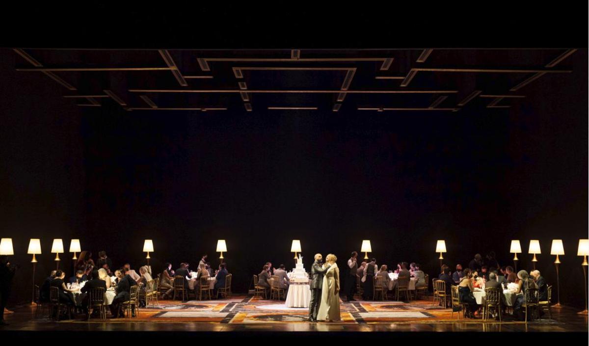 El banquete de bodas de 'Ariadna y Barbazul' que desplegará Álex Ollé en el Real, en una imagen del montaje en Lyon.