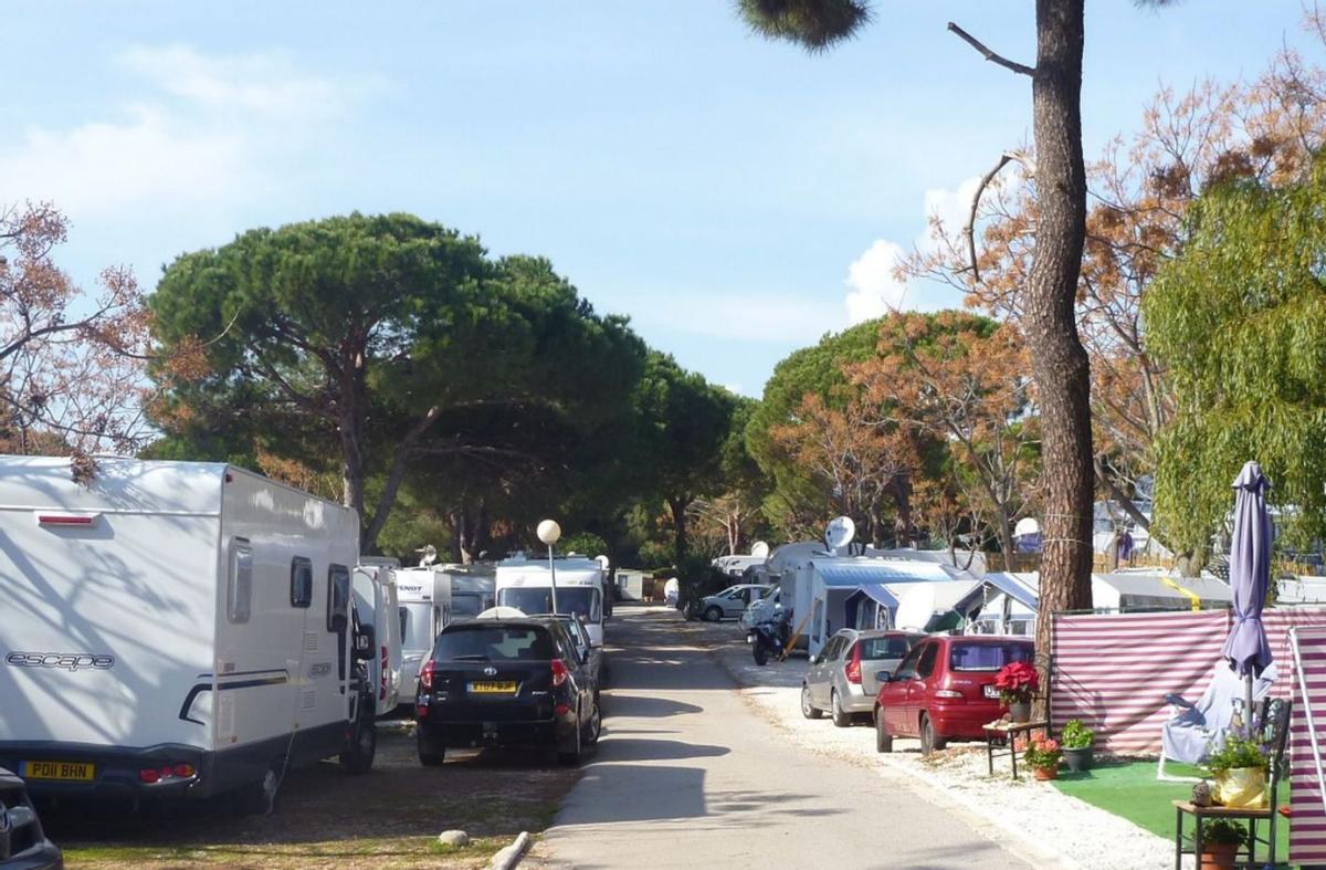 Parcela para el estacionamiento de autocaravanas del camping de Cabopino (Marbella). | L.O.
