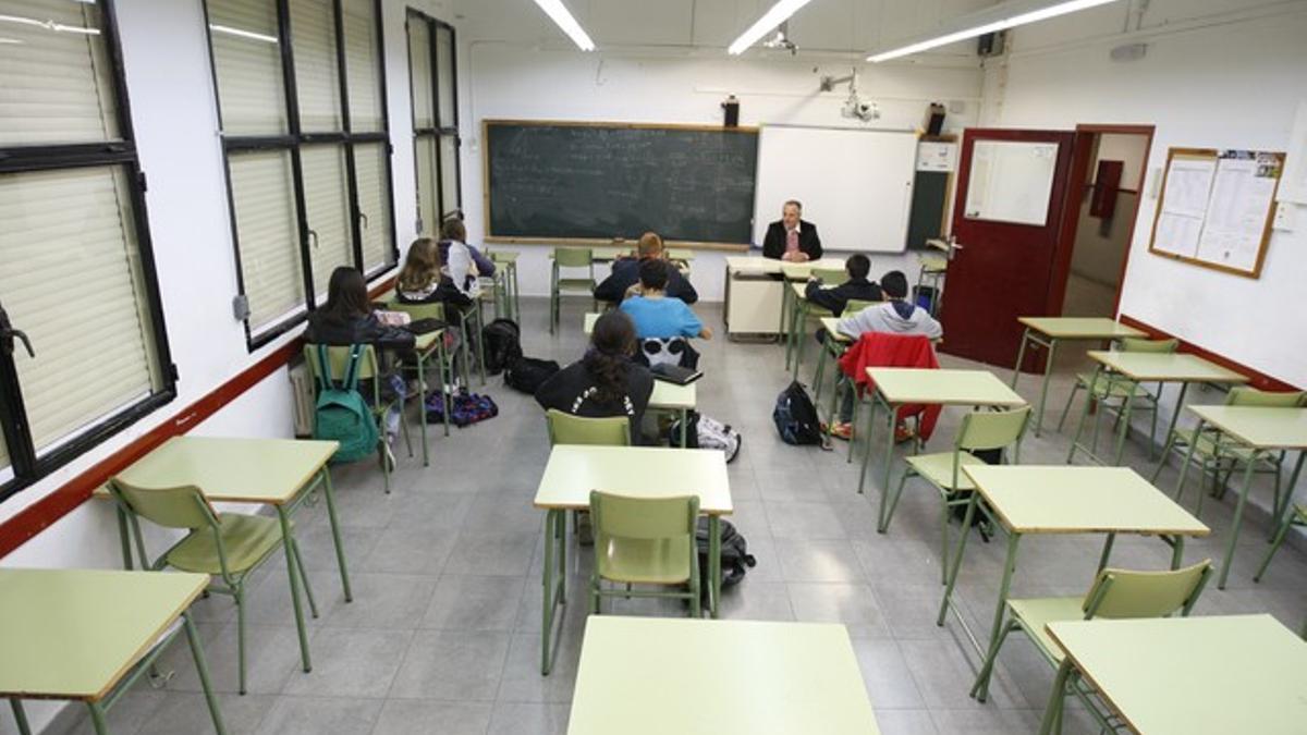 Los nueve alumnos que han acudido al Instituto Anna Gironella Llars Mundet de Barcelona, este miércoles.