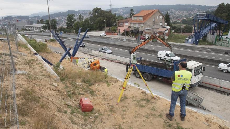 Soportes para la pasarela de la autovía.