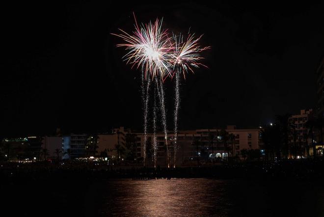 Todas las imágenes del castillo de fuegos artificiales de ses Figueretes en Ibiza