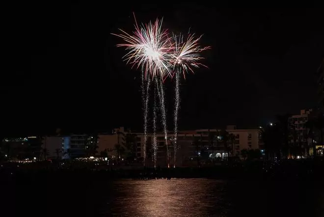 Todas las imágenes del castillo de fuegos artificiales de ses Figueretes en Ibiza