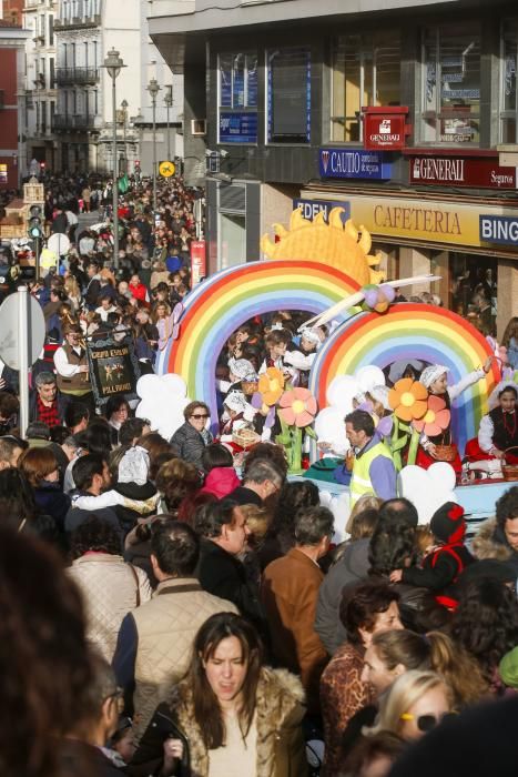 Desfile de carrozas el Lunes de Pascua en Avilés