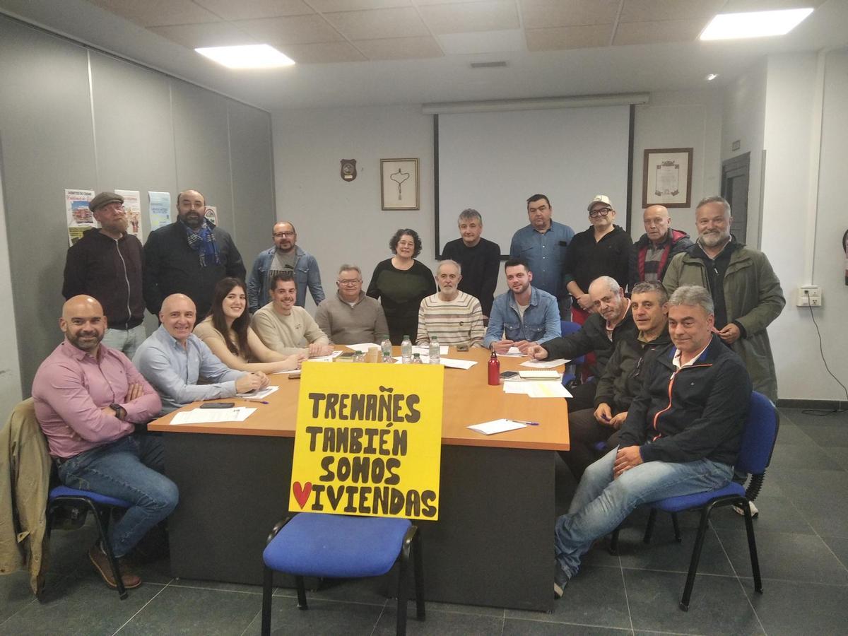 Participantes en el coloquio que se celebró esta tarde en la sede de la federación vecinal de Gijón.