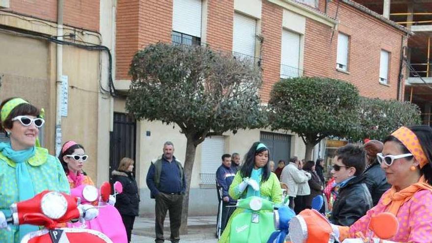 Un grupo de amigos disfrazados en una pasada edición festiva.