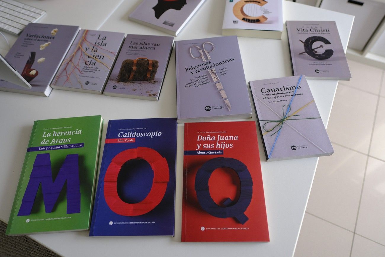 Sergio Hernández, vecino de Telde, tipógrafo, diseñador de portadas y profesor en la universidad