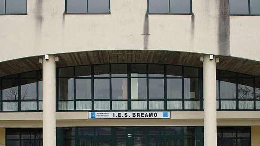 Instituto Breamo, en Pontedeume. / carlos pardellas