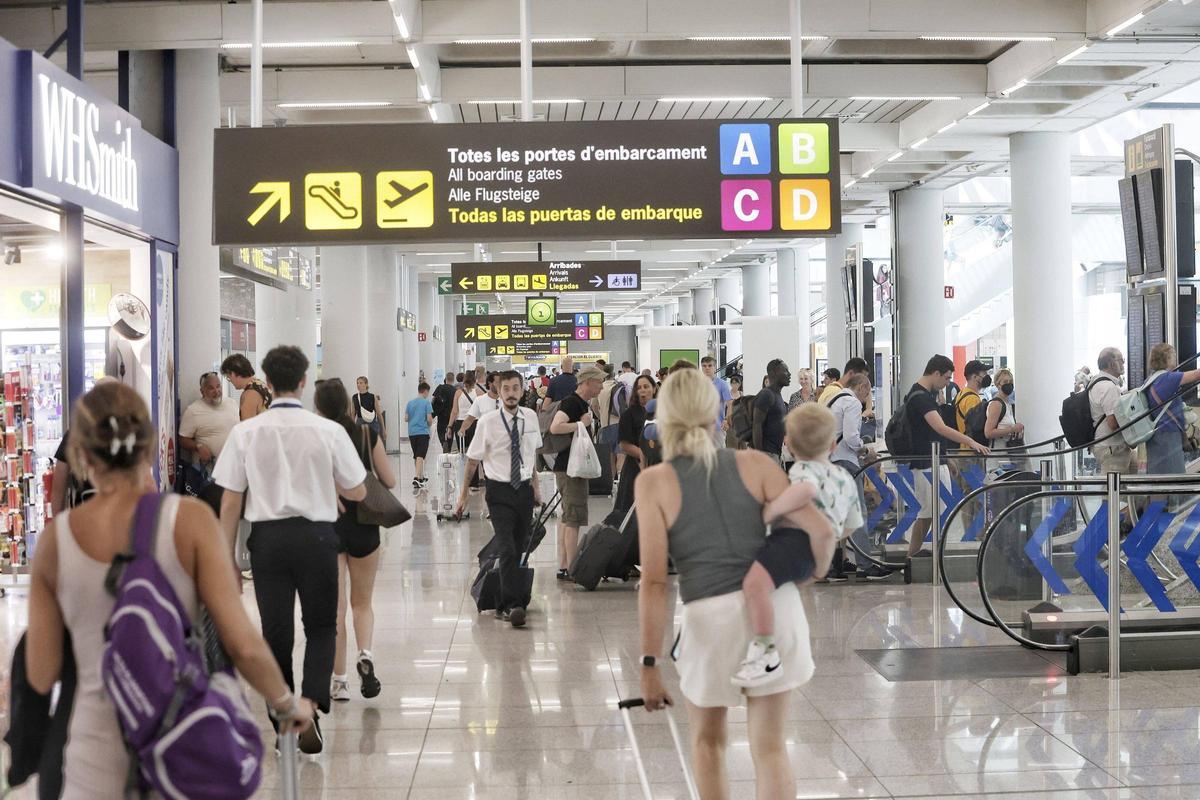 En Son Sant Joan la jornada discurre con normalidad tras el apagón masivo en la España peninsular del lunes,