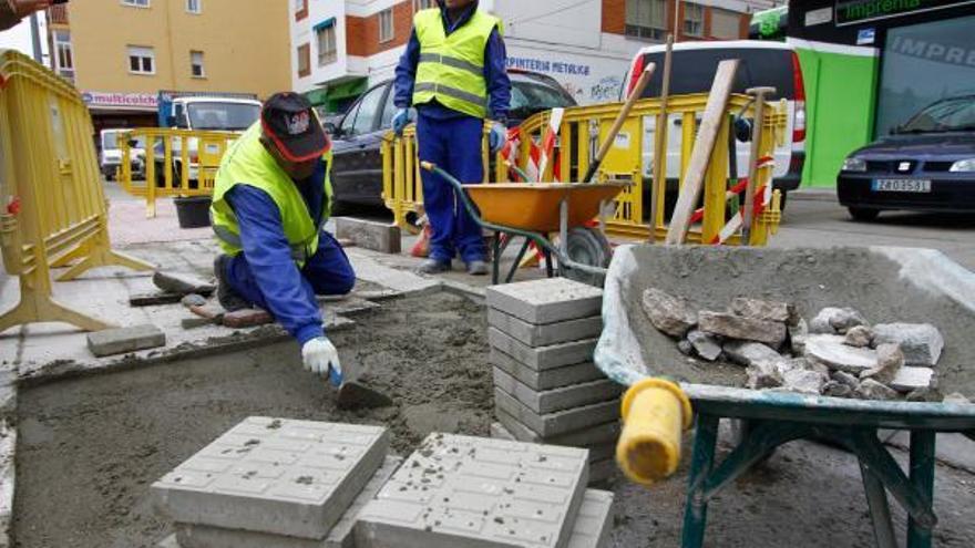 Obras en una calle de Zamora