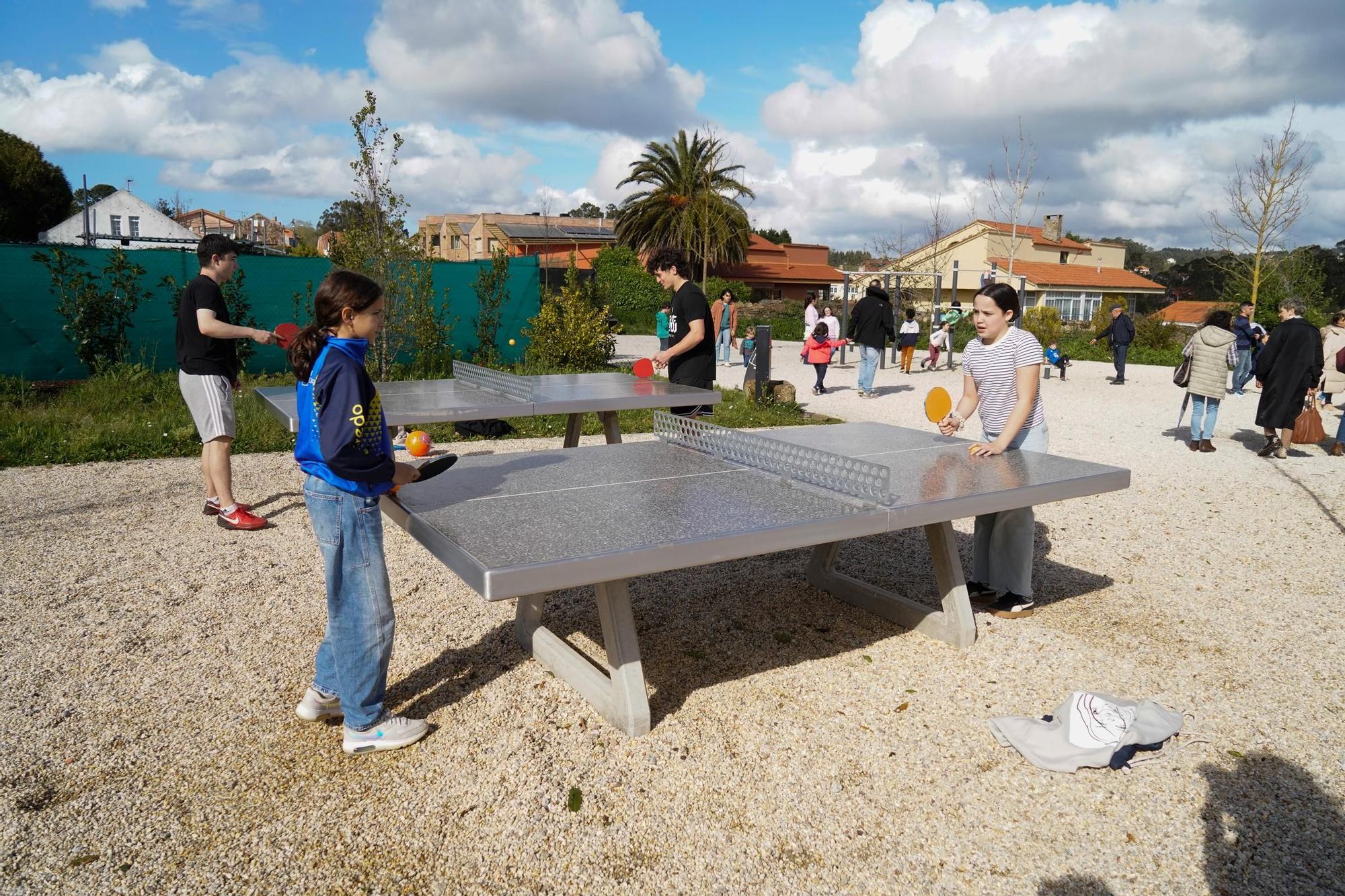 Inauguración en Santa Cruz del parque Rosalía Mera, donado por Sandra Ortega