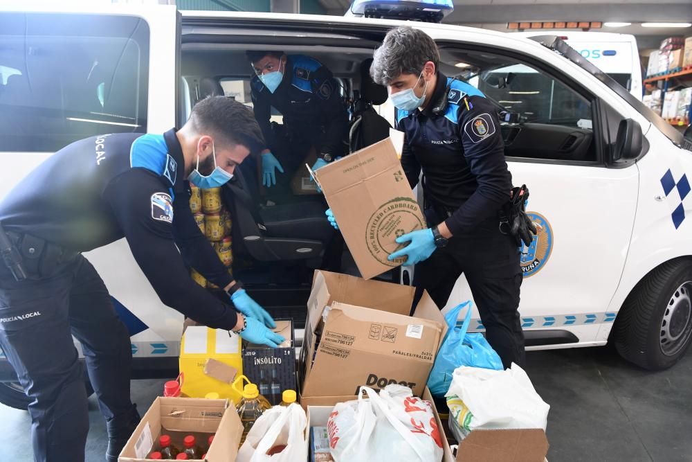 Entrega solidaria de Policías Locales y Bomberos al Banco de Alimentos