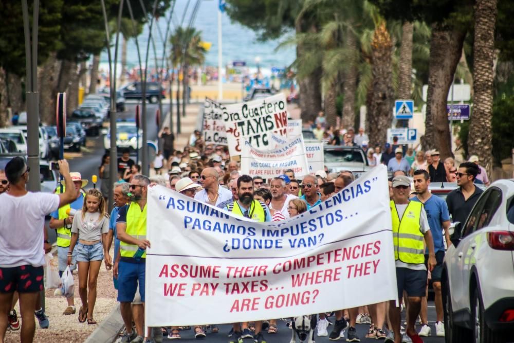 Manifestación en Orihuela Costa por su abandono