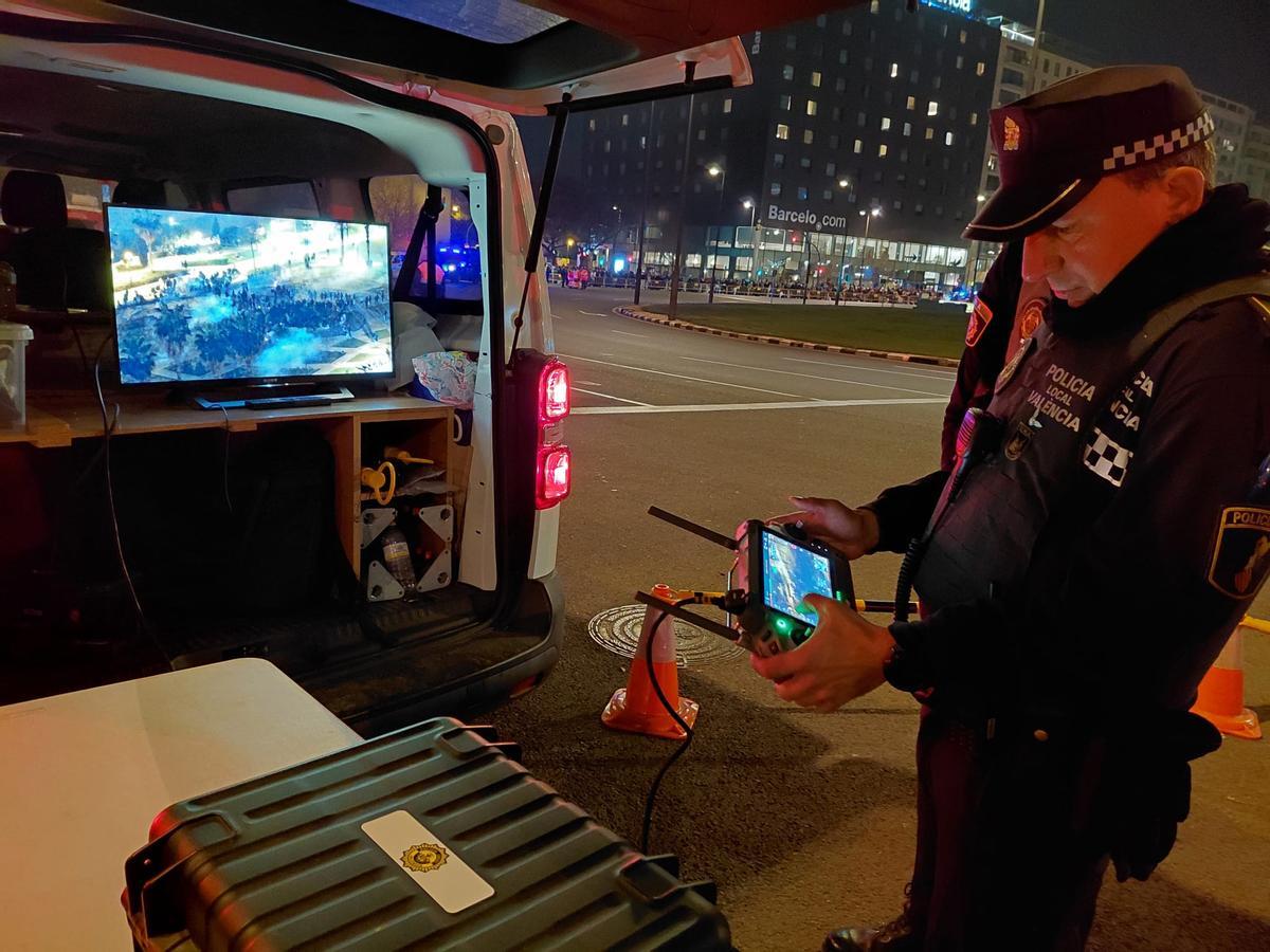 La Policía Local busca material pirotécnico ilegal con un dron