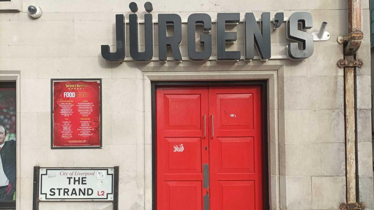 Entrada del bar Jurgen's de Liverpool, nombrado así en honor a Klopp.