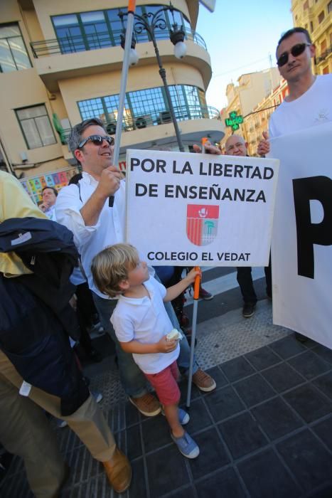 Manifestación a favor de la escuela concertada