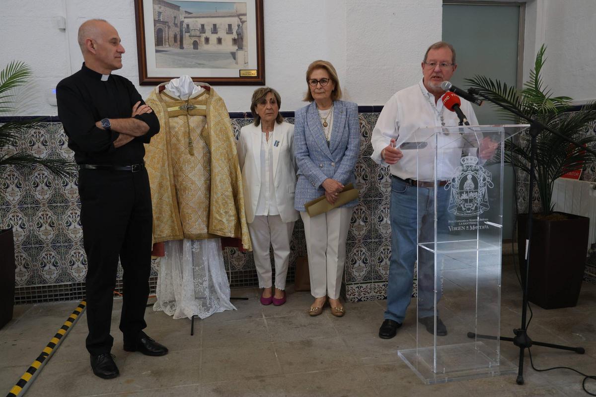 Galería | Así es la exposición de mantos de la Virgen de la Montaña Primigenia de Cáceres Galería | Así es la exposición de mantos de la Virgen de la Montaña Primigenia de Cáceres