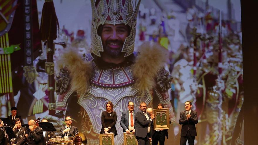 Imágenes de la noche de reconocimientos en la Vespra d'Abril 2026 en Alcoy