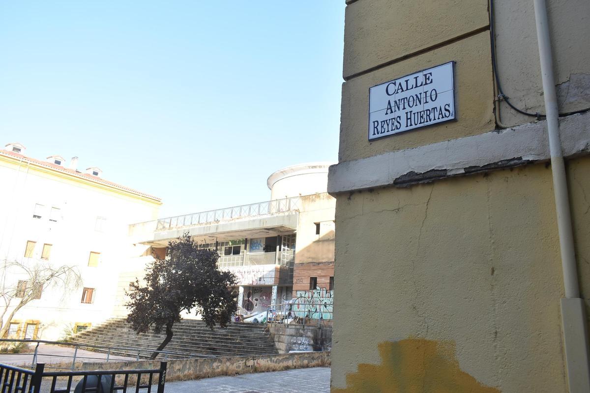 Galería | Así se encuentra el edificio abandonado de Antonio Reyes Huertas en Cáceres