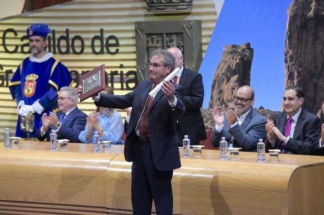 Entrega de Honores y Distinciones del Cabildo de ...