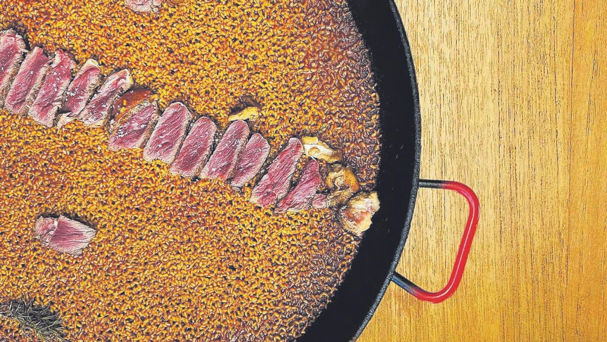 The Beach, Unexpected Ibiza presenta desde la clásica paella hasta propuestas más creativas con toques modernos. | THE BEACH, UNEXPECTED IBIZA