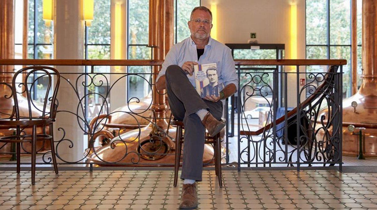 Michael Andersen, director del documental 'Don Patricio', en la Antiga Fàbrica Estrella Damm, donde presentó el jueves 6 de junio el largometraje dedicado al que fuera entrenador del FC Barcelona