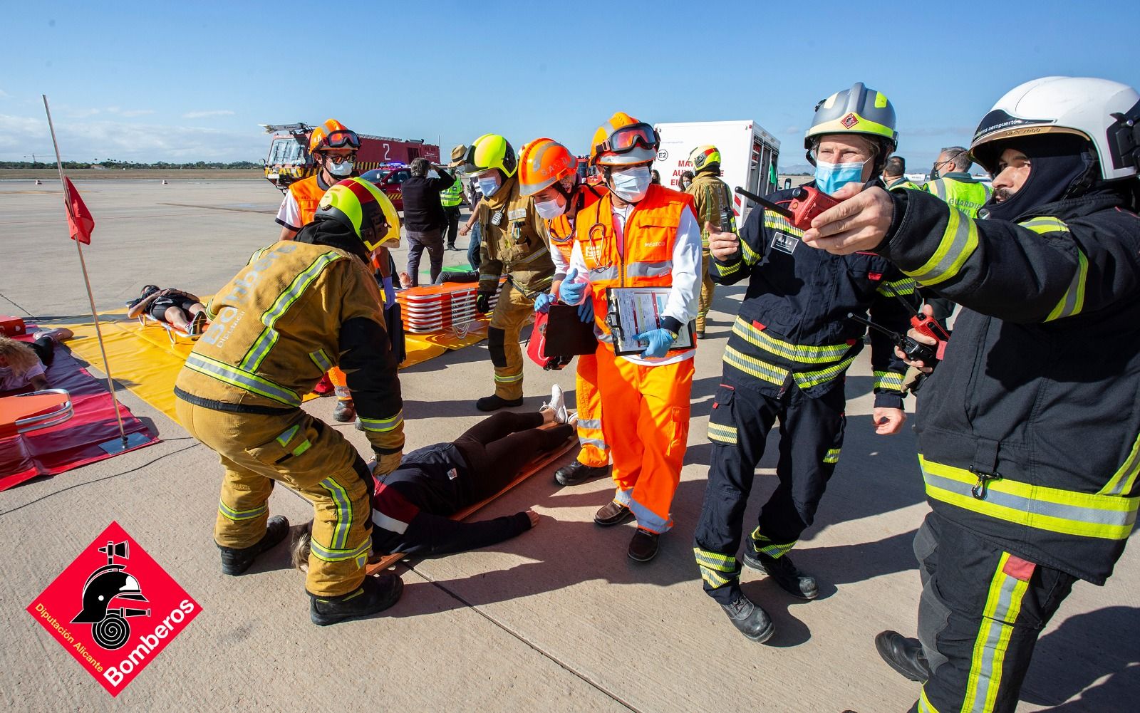 Simulacro de accidente aéreo en el aeropuerto de Alicante-Elche