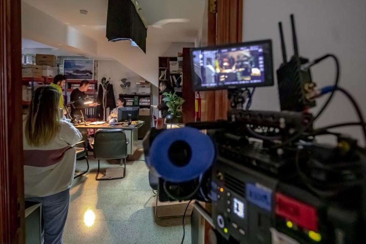 Un momento del rodaje de ayer en la Estación Marítima número 2 del puerto de Palma. | B. RAMON