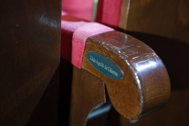 Aguiló de Cáceres, Blai Bonet y Paquita Bover, entre las personalidades con nuevas butacas en el Teatre Principal de Palma