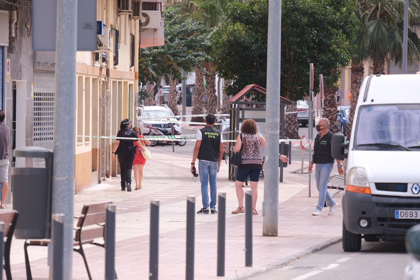 La Guardia Civil explosiona la mochila sospechosa en Sax y descarta la presencia de una bomba