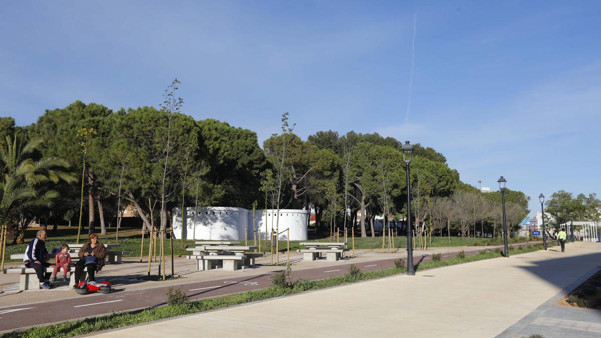 Benimàmet ha elegido instalar zonas de sombra en el Parque Lineal.
