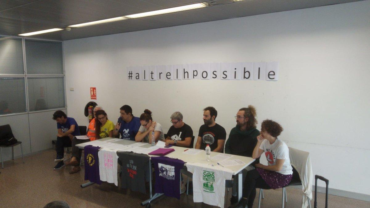 Presentación y firma del manifiesto conjunto de diferentes entidades de L'Hospitalet, el pasado 4 de noviembre