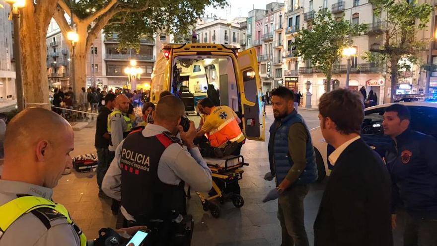 El SEM i la policia en el lloc dels fets amb l&#039;alcalde Masquef.