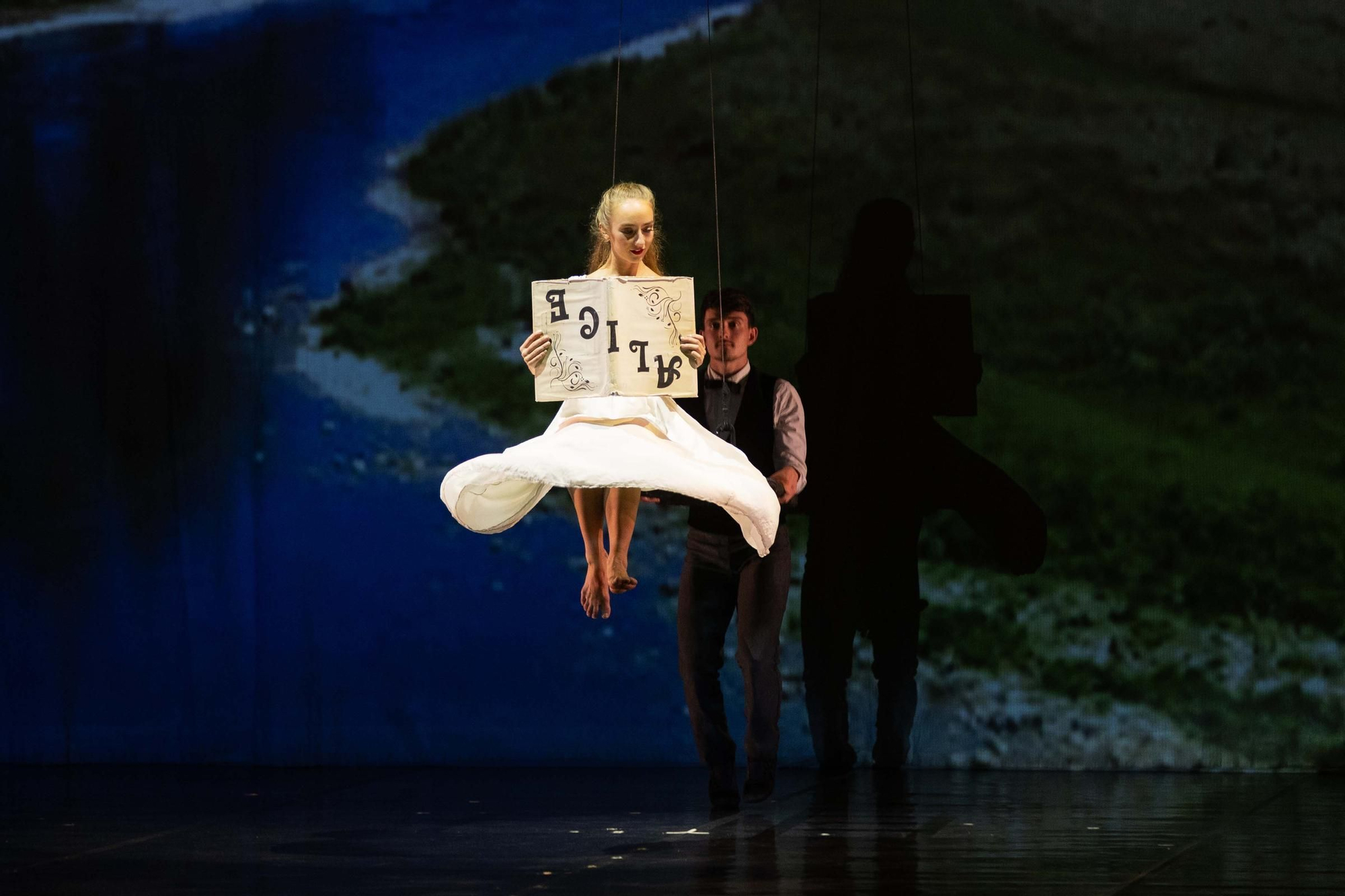 Momix presenta en A Coruña su nuevo espectáculo 'Alice'