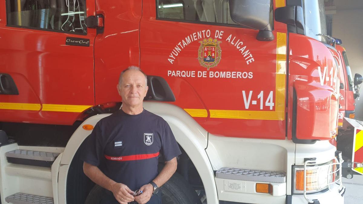 El sargento García se jubila tras 40 años de servicio como bombero al servicio del Ayuntamiento de Alicante