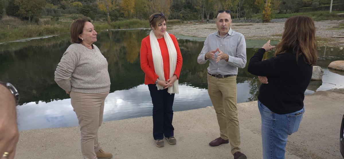 La subdelegada del Gobierno, Antonia García, participa en la visita junto al presidente de la CHJ, Miguel Polo, personal técnico de la CHJ y TRAGSA.