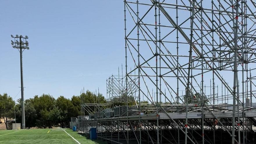 El PSOE alerta de que más de 300 niños jugaron un torneo junto a una estructura metálica sin terminar en la Ciudad Deportiva Guillermo Amor de Benidorm